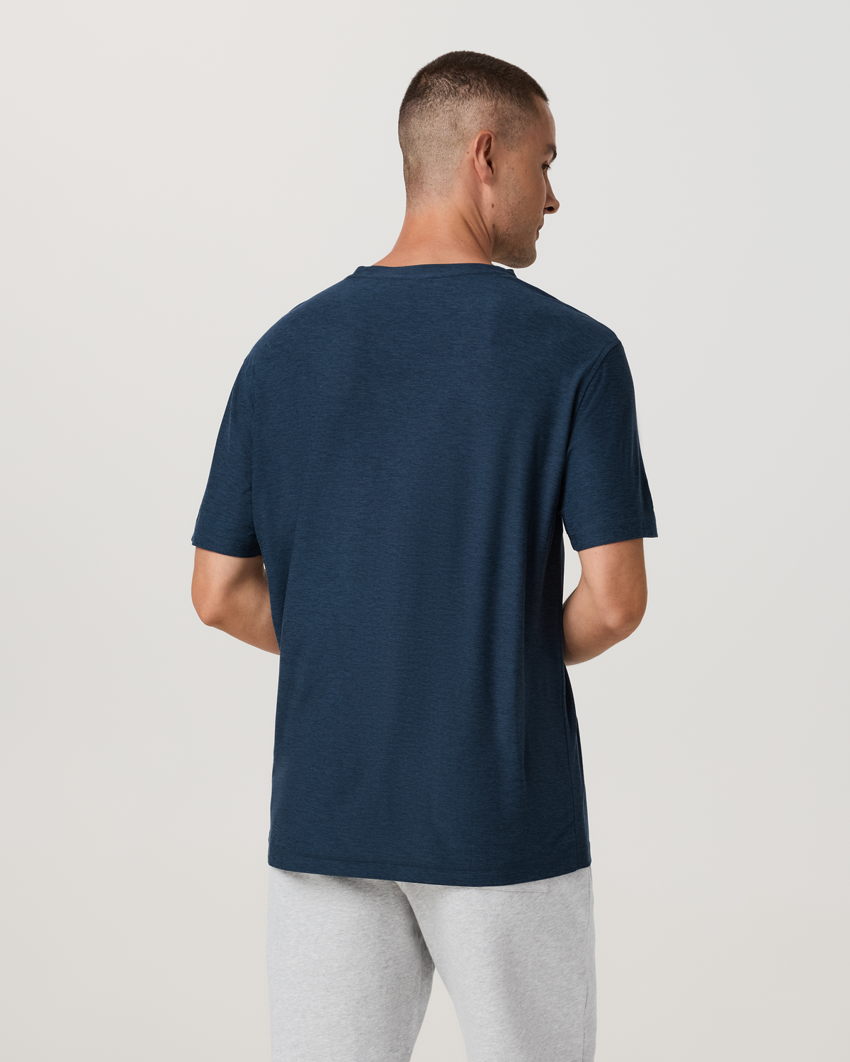 Strato Tech V-Neck Tee - US 4010