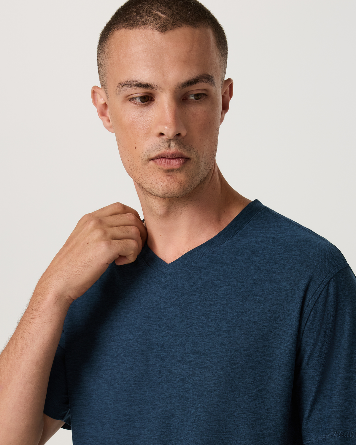 Strato Tech V-Neck Tee - US 4010