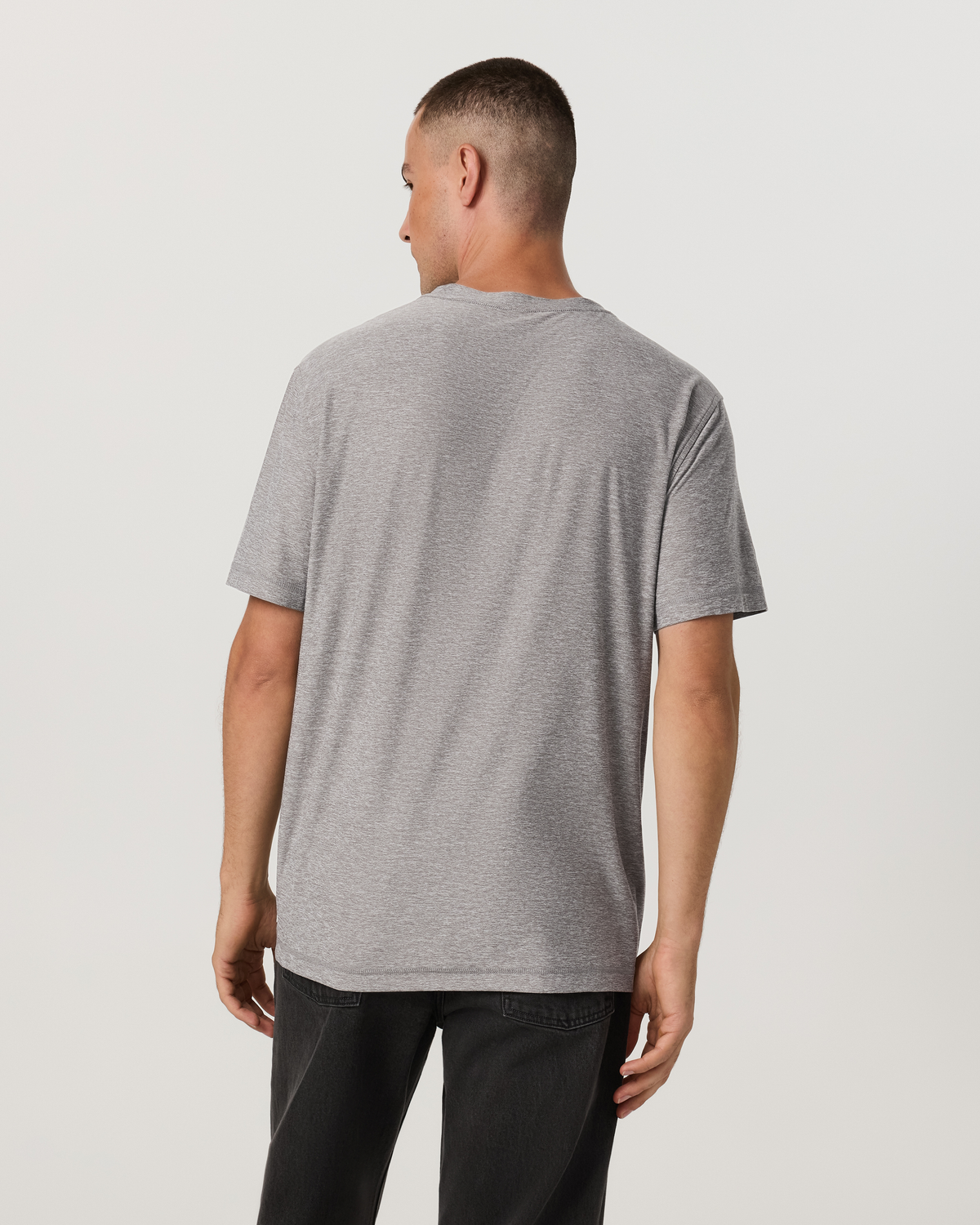 Strato Tech V-Neck Tee - US 4552