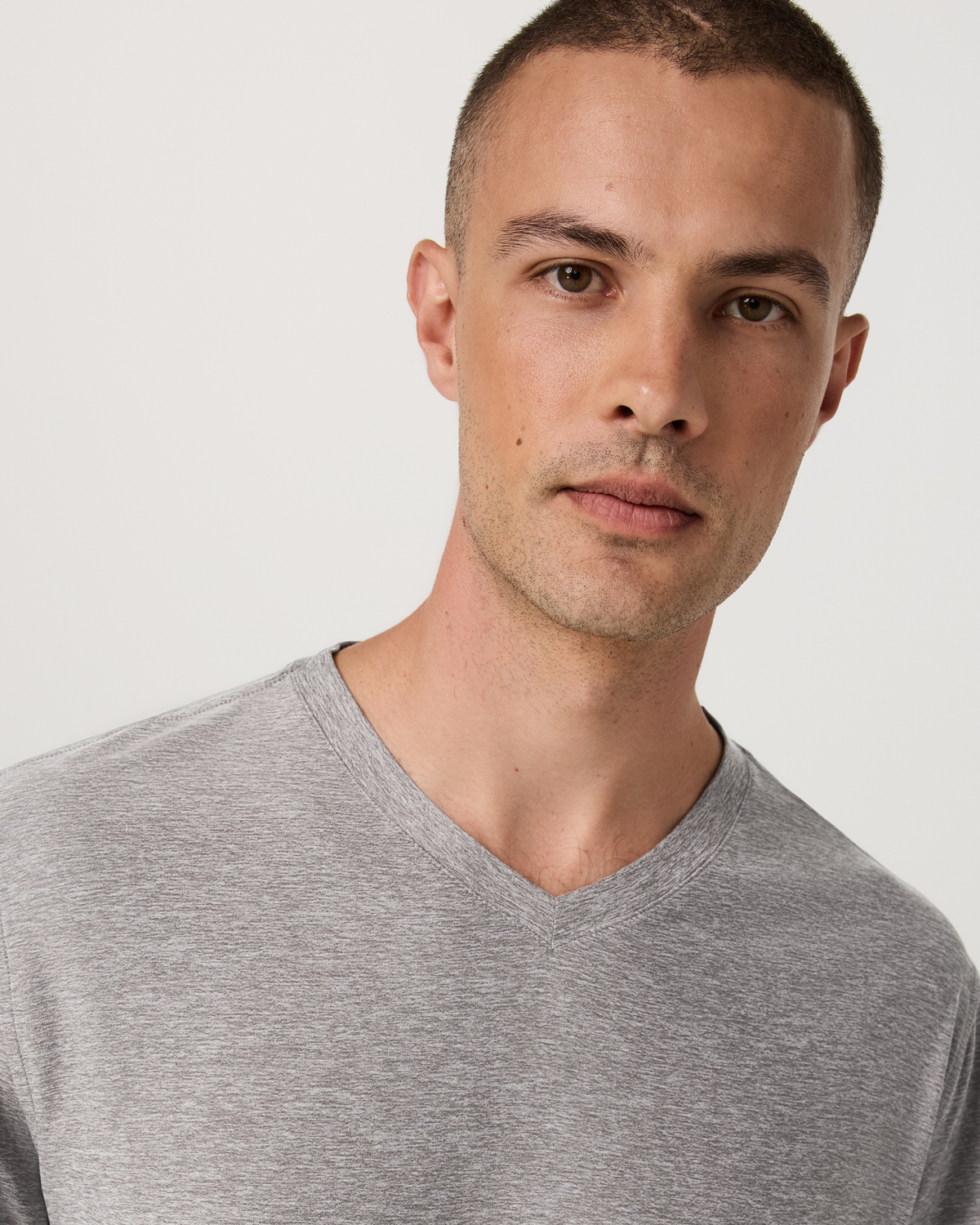 Strato Tech V-Neck Tee - US 4552