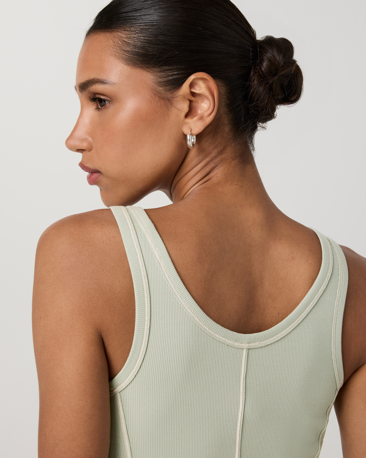 Pose Seams Tank - US 7099