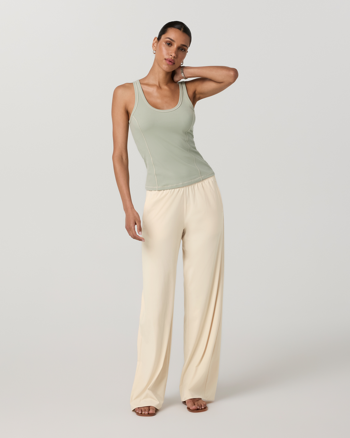 Pose Seams Tank - US 7099