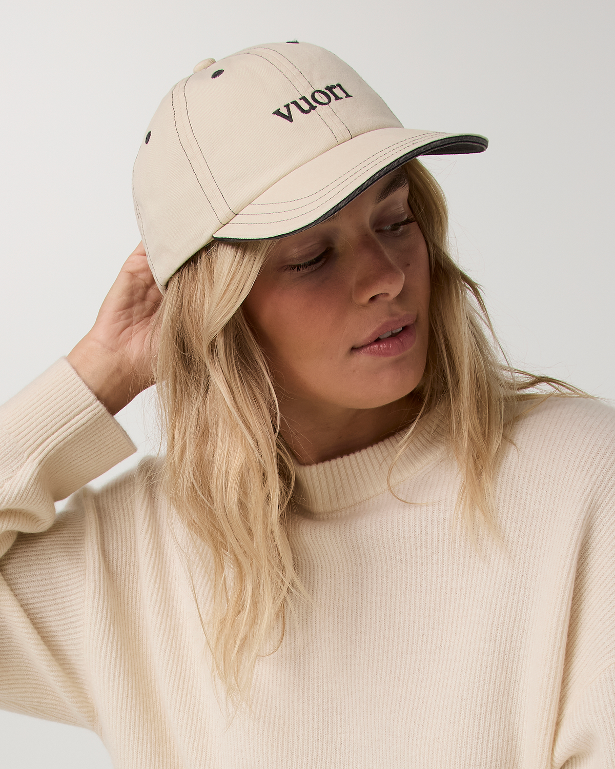 Contrast Stitch Hat - US 1716