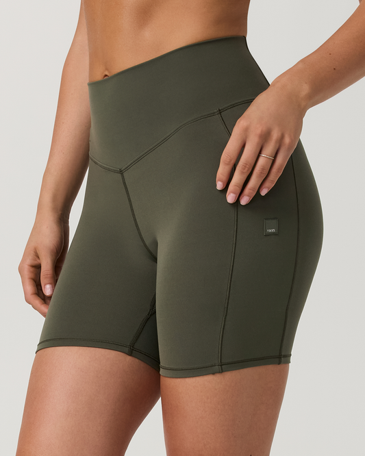 Vuori AllTheForm™ Pocket Short 6" - US 5838