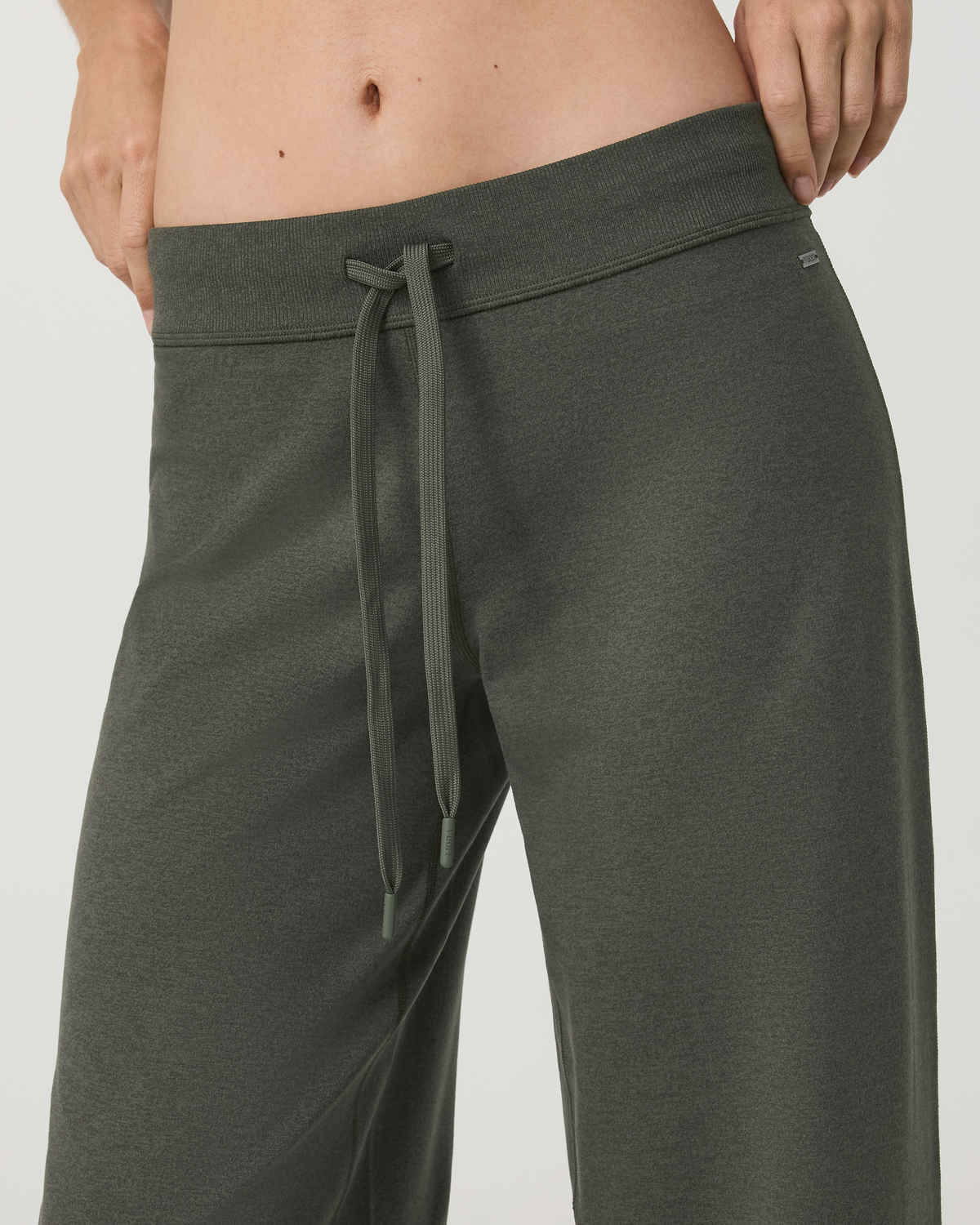 Halo Low Rise Straight Leg Pant - US 7041